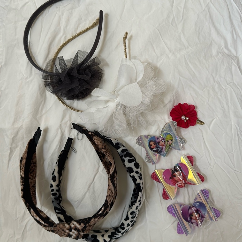 Bundle of cute hair accessories. 4 headbands and 4 hair clips. Good condition.